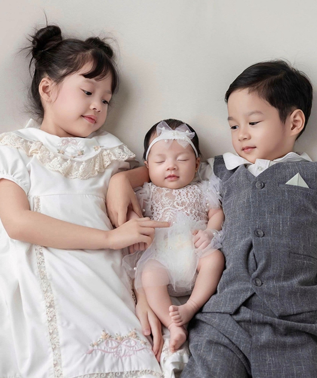 Dung mạo “mỹ nhân tương lai” gây sốt của con gái út Hoa hậu Đặng Thu Thảo- Ảnh 4. Dung mạo “mỹ nhân tương lai” gây sốt của con gái út Hoa hậu Đặng Thu Thảo- Ảnh 4.