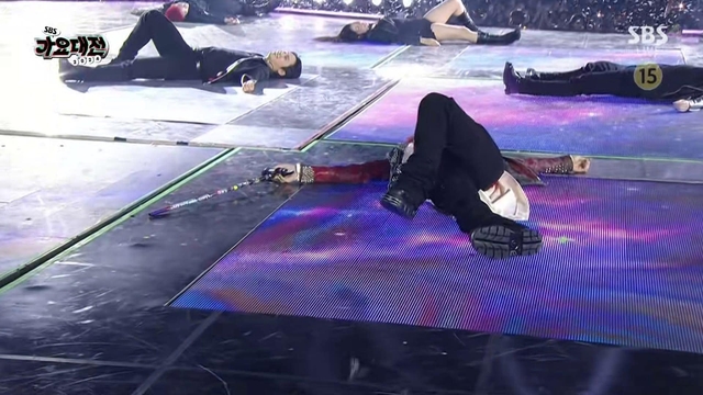 Nhóm nữ huyền thoại tái xuất khiến fan nức nở, "trùm cuối" G-Dragon gây choáng, được "o bế" chưa từng thấy!- Ảnh 10.