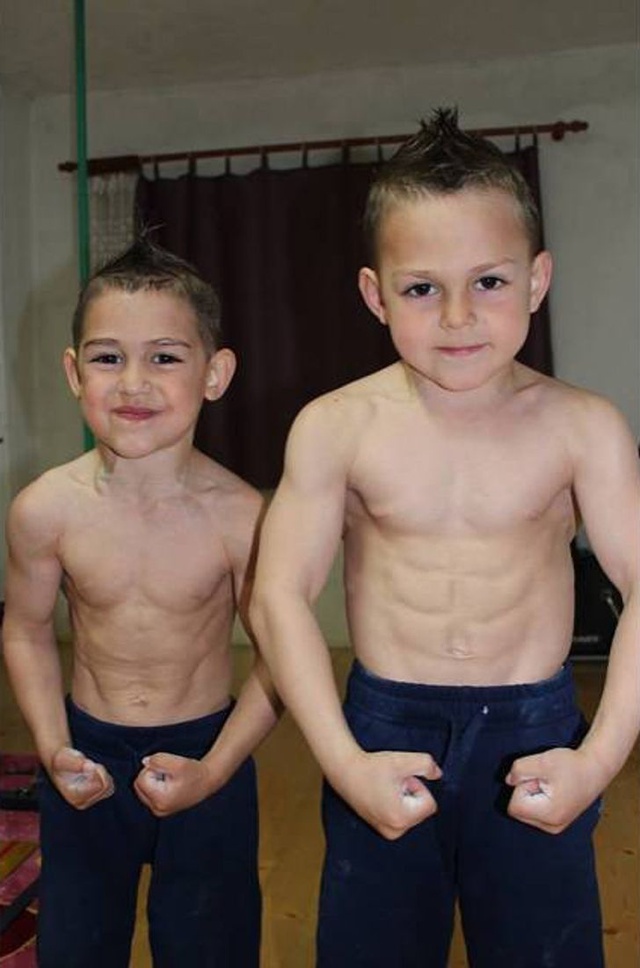 “Cậu bé khỏe nhất thế giới” tập gym từ lúc 2 tuổi, công việc và ngoại hình sau 15 năm gây ngỡ ngàng- Ảnh 4. “Cậu bé khỏe nhất thế giới” tập gym từ lúc 2 tuổi, công việc và ngoại hình sau 15 năm gây ngỡ ngàng- Ảnh 4.