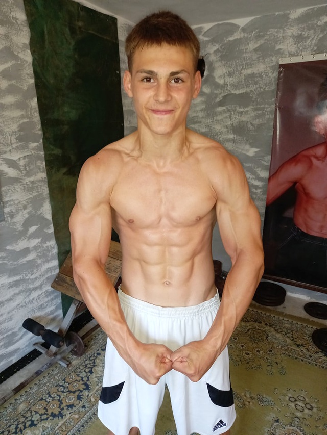 “Cậu bé khỏe nhất thế giới” tập gym từ lúc 2 tuổi, công việc và ngoại hình sau 15 năm gây ngỡ ngàng- Ảnh 5. “Cậu bé khỏe nhất thế giới” tập gym từ lúc 2 tuổi, công việc và ngoại hình sau 15 năm gây ngỡ ngàng- Ảnh 5.