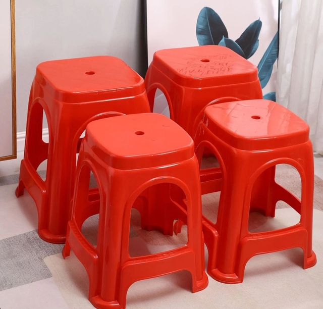 Ngồi ghế nhựa hàng chục năm, giờ tôi mới biết cách dùng chiếc lỗ nhỏ này: Tự trách mình "vô tri"- Ảnh 1.
