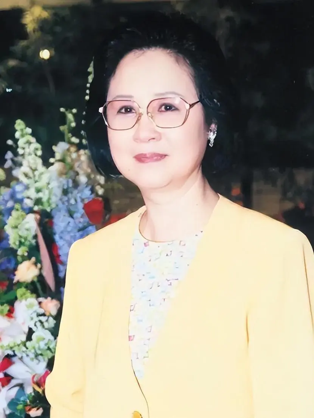 Quỳnh Dao: Nữ sĩ tài hoa nhưng cuộc đời gắn liền với tiếng xấu "tiểu tam"- Ảnh 3.