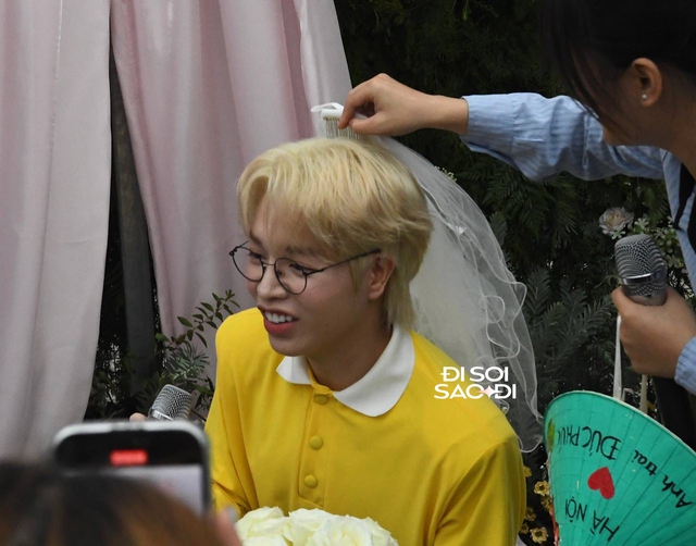 NGAY LÚC NÀY: Đông nghẹt fan đổ bộ SVĐ Mỹ Đình cổ vũ các Anh Trai Say Hi, thần tượng Kpop cũng chỉ đến thế!- Ảnh 5.