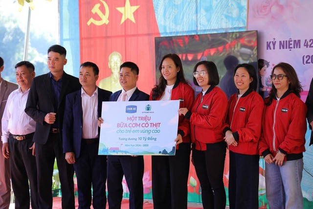 CHIN-SU "Một triệu bữa cơm có thịt" năm thứ 2: Tiếp sức trò nghèo vùng cao đến trường- Ảnh 9. CHIN-SU "Một triệu bữa cơm có thịt" năm thứ 2: Tiếp sức trò nghèo vùng cao đến trường- Ảnh 9.