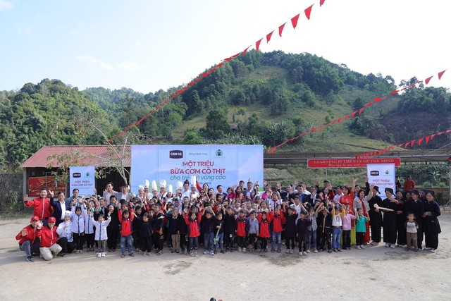 CHIN-SU "Một triệu bữa cơm có thịt" năm thứ 2: Tiếp sức trò nghèo vùng cao đến trường- Ảnh 10. CHIN-SU "Một triệu bữa cơm có thịt" năm thứ 2: Tiếp sức trò nghèo vùng cao đến trường- Ảnh 10.