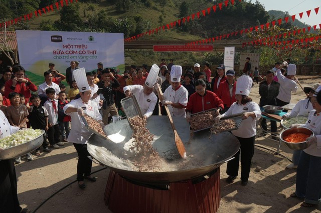 CHIN-SU "Một triệu bữa cơm có thịt" năm thứ 2: Tiếp sức trò nghèo vùng cao đến trường- Ảnh 6. CHIN-SU "Một triệu bữa cơm có thịt" năm thứ 2: Tiếp sức trò nghèo vùng cao đến trường- Ảnh 6.