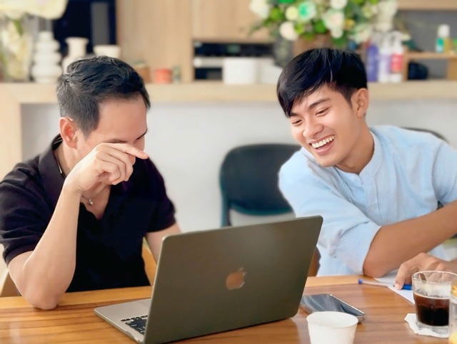 Bức ảnh hot hôm nay: Lê Tuấn Khang ngồi cạnh Lý Hải ở 1 nơi không ngờ- Ảnh 3. Bức ảnh hot hôm nay: Lê Tuấn Khang ngồi cạnh Lý Hải ở 1 nơi không ngờ- Ảnh 3.