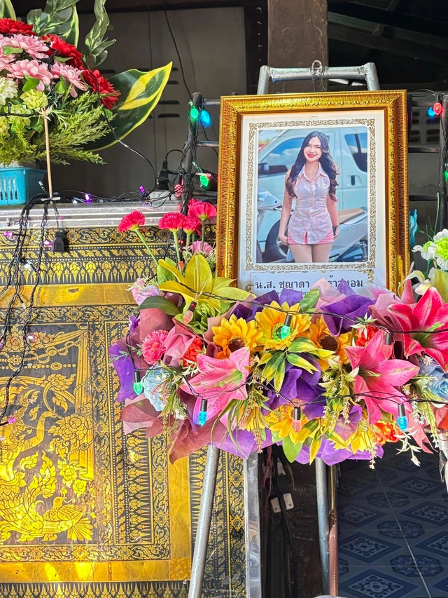 Mẹ nữ ca sĩ vừa tử vong sau khi đi massage cổ kể lại giây phút đau đớn cuối đời của con gái- Ảnh 2. Mẹ nữ ca sĩ vừa tử vong sau khi đi massage cổ kể lại giây phút đau đớn cuối đời của con gái- Ảnh 2.