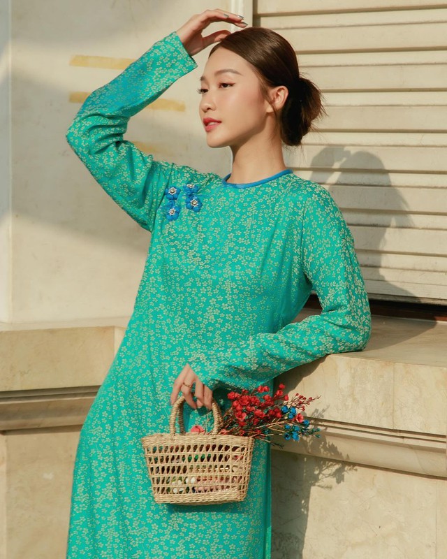 Ngắm áo dài mùng 1 Tết của mỹ nhân Việt: nhiều local brand ''quen mặt'' được gọi tên, tông hồng liên tục thắng thế- Ảnh 9.