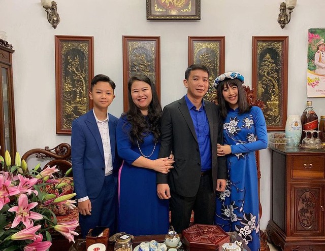 Quỳnh Anh Shyn tung ảnh Tết "một màu" truyền thống: Thần thái sang chảnh, so ảnh 7 năm trước ai cũng khác- Ảnh 8.