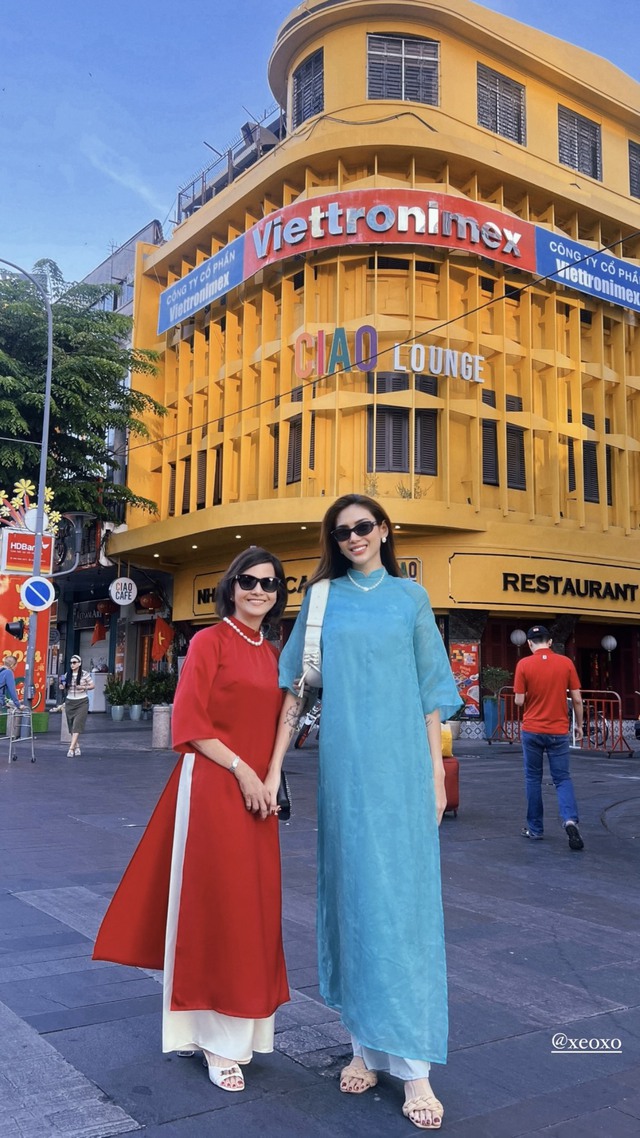 Mỹ nhân Việt diện áo dài local brand du xuân mùng 3 Tết: Người nhẹ nhàng với tông hồng, người ưu ái sắc xanh- Ảnh 8.