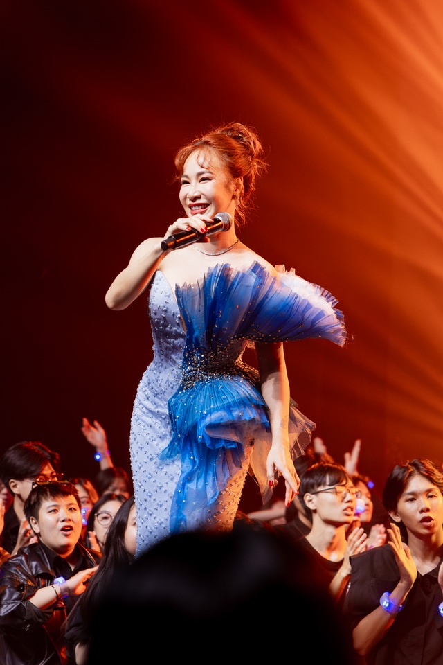 Không còn làm "main dancer", Diva Mỹ Linh trổ tài hát ru, khoe vocal đầy cảm xúc bên Uyên Linh và Nguyên Hà- Ảnh 4.