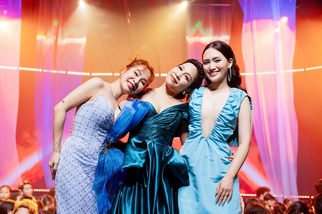 Không còn làm "main dancer", Diva Mỹ Linh trổ tài hát ru, khoe vocal đầy cảm xúc bên Uyên Linh và Nguyên Hà- Ảnh 2.