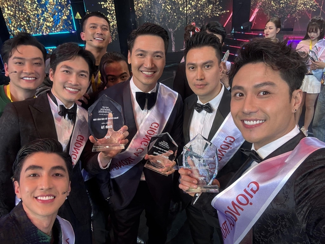 Dàn sao "vũ trụ VTV" hát hit SOOBIN - Hoàng Thùy Linh: Kiều Anh U45 vẫn nhảy sung, Thanh Sơn tưởng đang thi Nam vương- Ảnh 6. Dàn sao "vũ trụ VTV" hát hit SOOBIN - Hoàng Thùy Linh: Kiều Anh U45 vẫn nhảy sung, Thanh Sơn tưởng đang thi Nam vương- Ảnh 6.