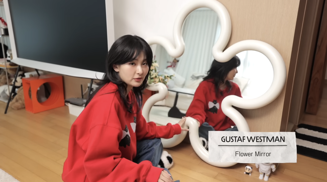 Seulgi (Red Velvet) tiết lộ không gian sống riêng tư: "Flex" chiếc sofa 250 triệu, bàn ăn 350 triệu... cùng loạt nội thất "khủng" khác- Ảnh 8. Seulgi (Red Velvet) tiết lộ không gian sống riêng tư: "Flex" chiếc sofa 250 triệu, bàn ăn 350 triệu... cùng loạt nội thất "khủng" khác- Ảnh 8.
