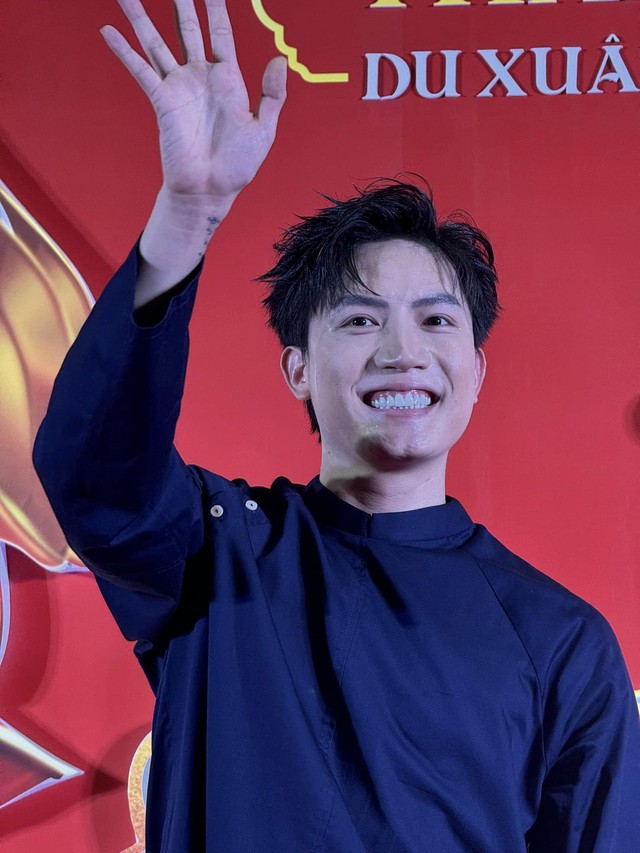 Voi Bản Đôn Anh Tú song ca với fan như "ngưu lang chức nữ", hay thế nào mà được hẳn 1 triệu view?- Ảnh 1.