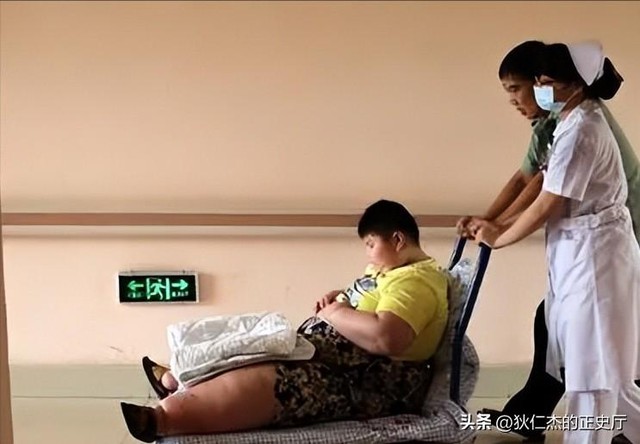 "Cậu bé nặng nhất Trung Quốc" 14 tuổi đã 150kg, có thể ăn 1 thùng mì gói 1 ngày có kết cục ra sao?- Ảnh 5.