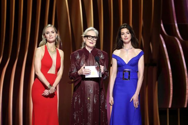 Bộ ba "The Devil Wears Prada" tái hợp sau 18 năm tại SAG Awards 2024, tạo hình vẫn khí chất như ngày nào- Ảnh 1.