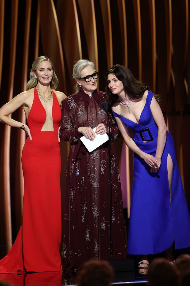 Bộ ba "The Devil Wears Prada" tái hợp sau 18 năm tại SAG Awards 2024, tạo hình vẫn khí chất như ngày nào- Ảnh 2.