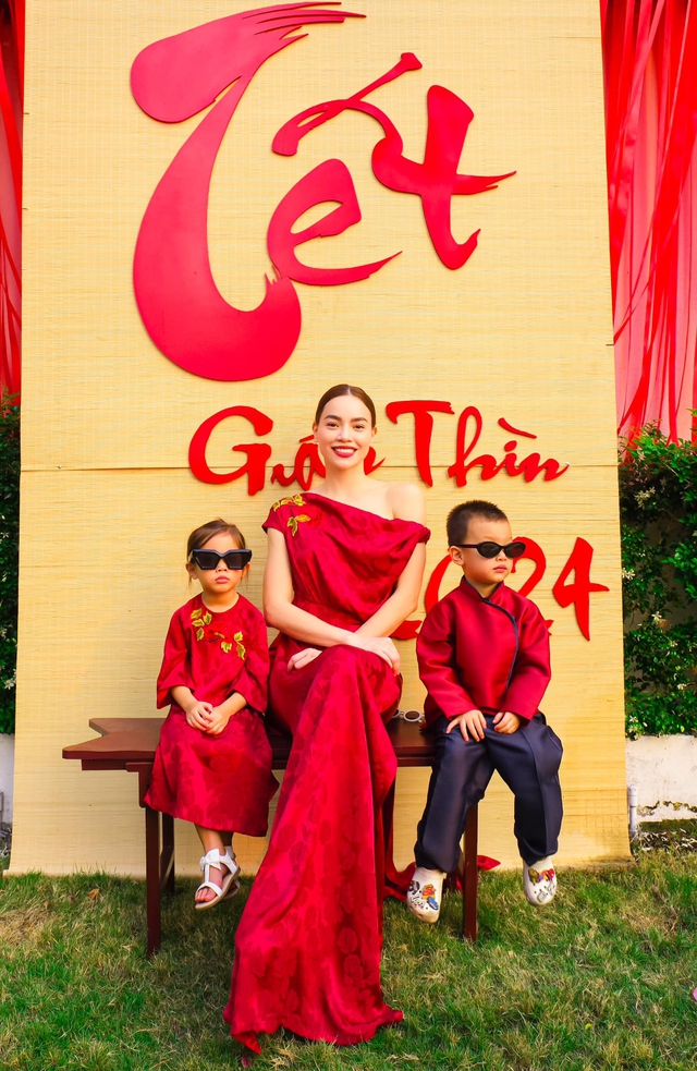 Hồ Ngọc Hà tung ảnh Tết "cực phẩm" bên cặp sinh đôi, Lisa - Leon chiếm "spotlight" vì sang chảnh hơn cả mẹ- Ảnh 1.