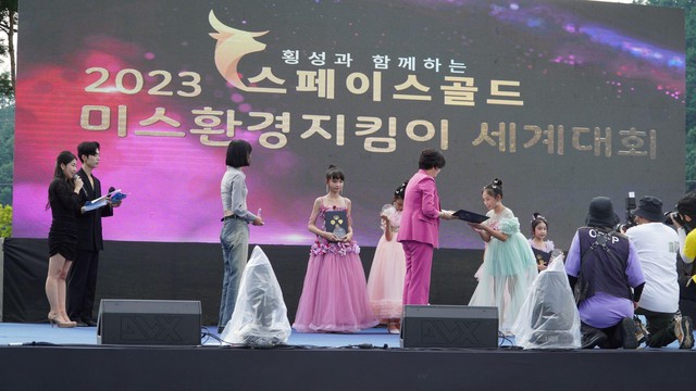 Dancer nhí được ví như "viên kim cương" trên sàn diễn thời trang Hà thành là ai?- Ảnh 8.