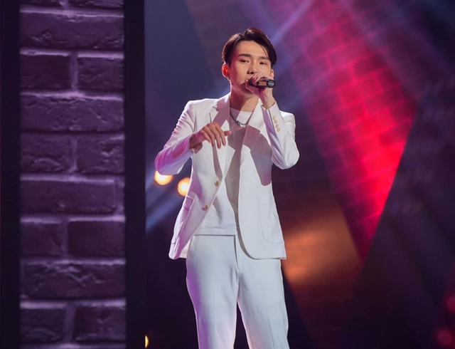 Giai điệu "Một người đứng từ xa chờ anh về" mà Hương Giang, cặp "chú Ninh - anh Âm"... quẩy nhiệt tình là của ai?- Ảnh 3.
