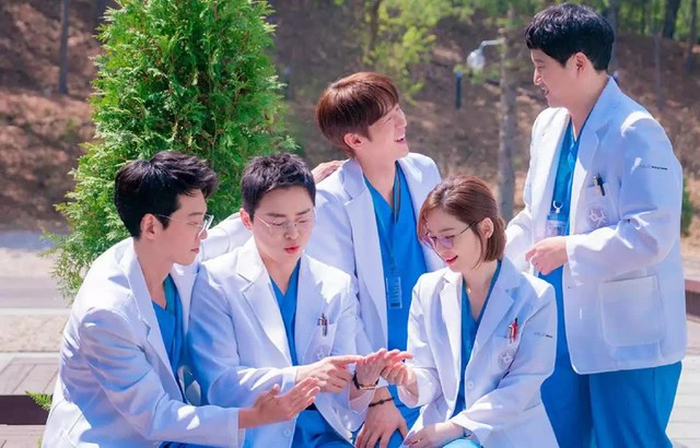 Vào trường y Hàn Quốc khó hơn trúng số hay debut làm idol và nỗi ám ảnh của cả quốc gia về nghề bác sĩ- Ảnh 2.
