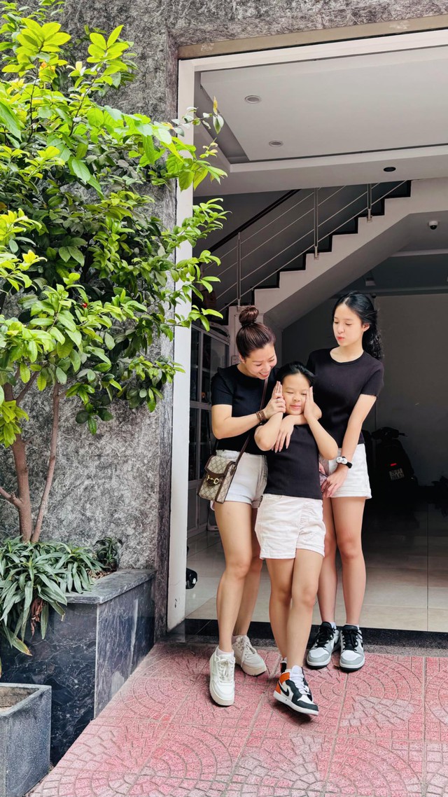Con gái Hồng Đăng: Học lớp 7 mà nhan sắc lẫn chiều cao khiến ai cũng hỏi bố mẹ "nuôi kiểu gì thế?"- Ảnh 4.