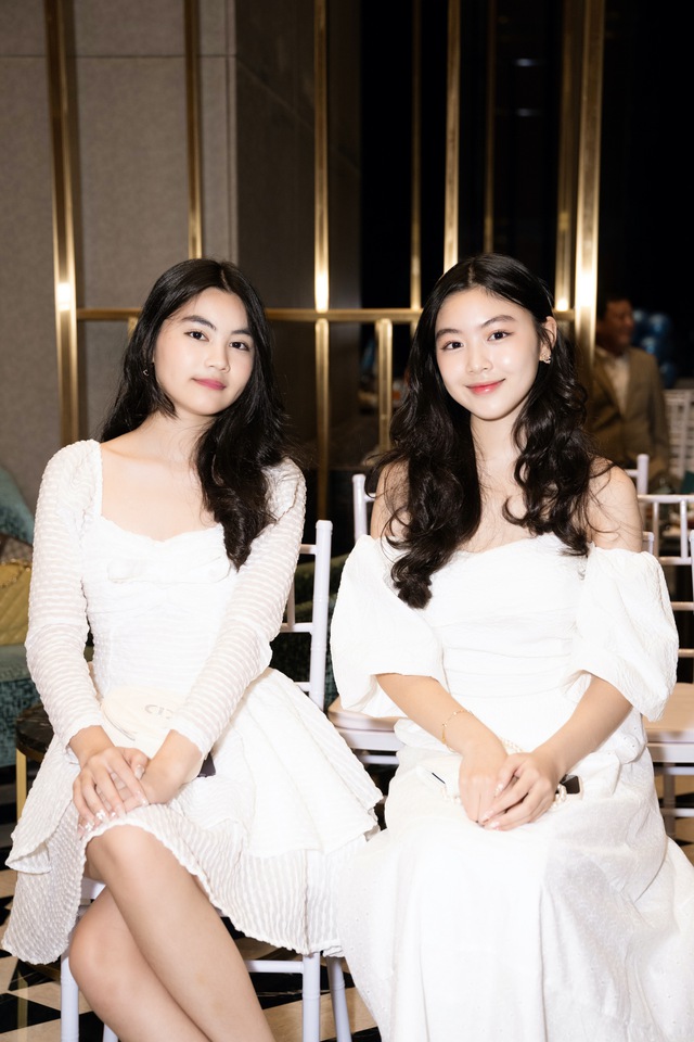 Cùng bố Quyền Linh dạo quanh phố phường Hà Nội, chị em Hạt Dẻ - Lọ Lem chiếm sóng vì 1 đặc điểm- Ảnh 9.