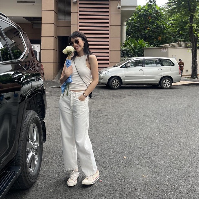 "Vợ quốc dân" Phương Ly có chiêu "cơi nới" chiều cao từ 1m55 thành 1m65 chỉ với 3 item cơ bản- Ảnh 15. "Vợ quốc dân" Phương Ly có chiêu "cơi nới" chiều cao từ 1m55 thành 1m65 chỉ với 3 item cơ bản- Ảnh 15.