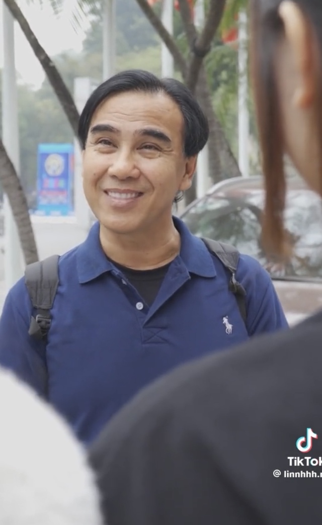 Cùng bố Quyền Linh dạo quanh phố phường Hà Nội, chị em Hạt Dẻ - Lọ Lem chiếm sóng vì 1 đặc điểm- Ảnh 1.