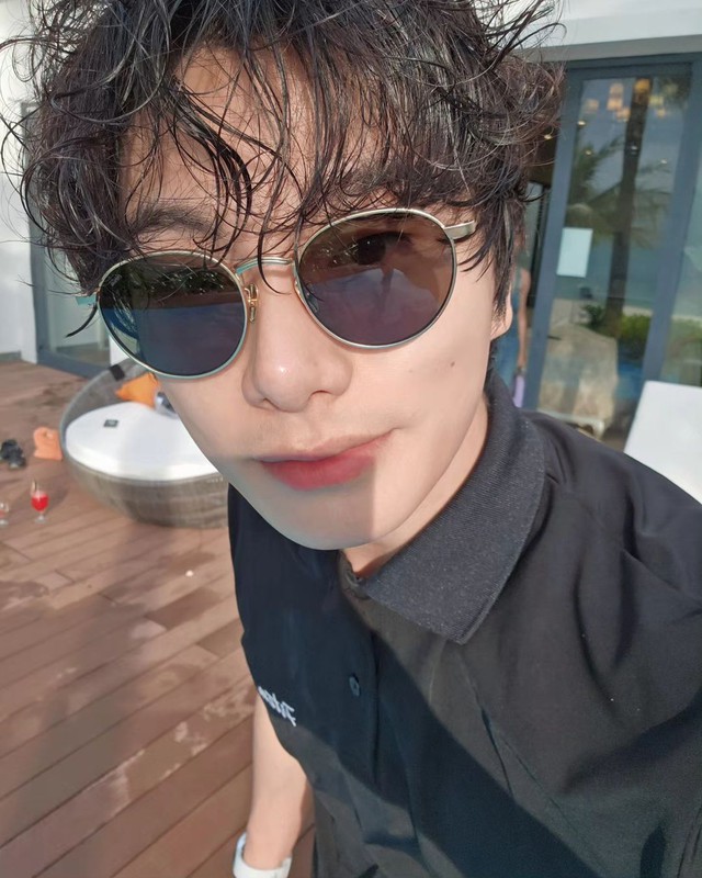 "Chồng tồi" Lee Yi Kyung xả ảnh ở Nha Trang, hot nhất khoảnh khắc 1 mình cõng cả Park Min Young - Na In Woo- Ảnh 4.