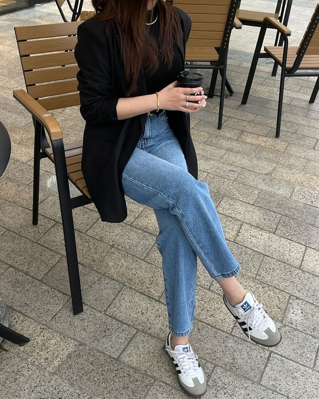 "Chị đẹp" Lưu Diệc Phi mê một kiểu quần: Sang chân, nịnh dáng, phối cùng item nào cũng "over hợp"- Ảnh 11.