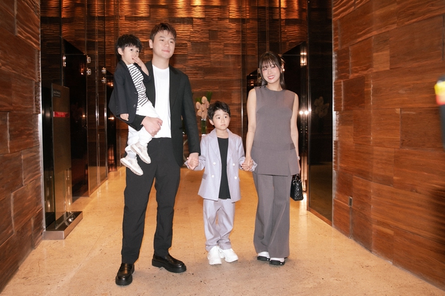 Idol nhí "Pam iu ơi" e thẹn né ống kính, Trương Mỹ Nhân khoe visual rạng rỡ hậu sinh nở giữa sự kiện- Ảnh 8. Idol nhí "Pam iu ơi" e thẹn né ống kính, Trương Mỹ Nhân khoe visual rạng rỡ hậu sinh nở giữa sự kiện- Ảnh 8.