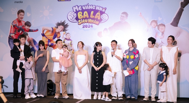Idol nhí "Pam iu ơi" e thẹn né ống kính, Trương Mỹ Nhân khoe visual rạng rỡ hậu sinh nở giữa sự kiện- Ảnh 10. Idol nhí "Pam iu ơi" e thẹn né ống kính, Trương Mỹ Nhân khoe visual rạng rỡ hậu sinh nở giữa sự kiện- Ảnh 10.