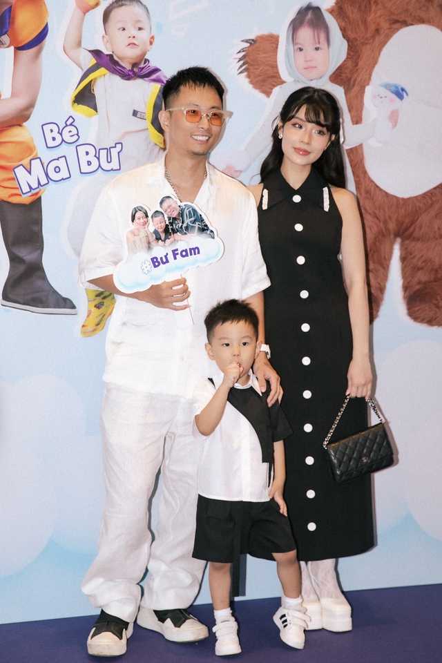 Idol nhí "Pam iu ơi" e thẹn né ống kính, Trương Mỹ Nhân khoe visual rạng rỡ hậu sinh nở giữa sự kiện- Ảnh 6. Idol nhí "Pam iu ơi" e thẹn né ống kính, Trương Mỹ Nhân khoe visual rạng rỡ hậu sinh nở giữa sự kiện- Ảnh 6.