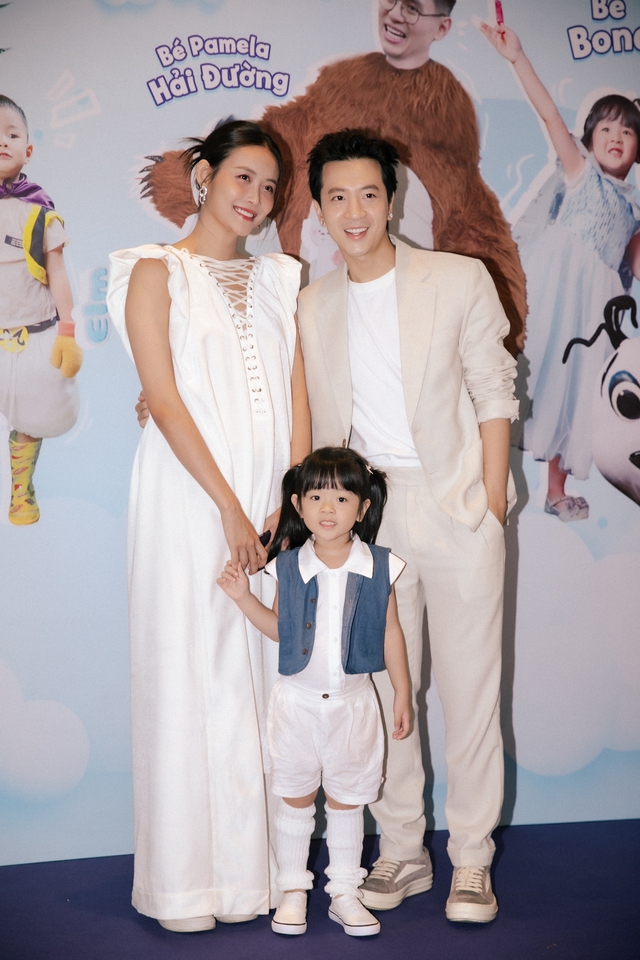 Idol nhí "Pam iu ơi" e thẹn né ống kính, Trương Mỹ Nhân khoe visual rạng rỡ hậu sinh nở giữa sự kiện- Ảnh 2. Idol nhí "Pam iu ơi" e thẹn né ống kính, Trương Mỹ Nhân khoe visual rạng rỡ hậu sinh nở giữa sự kiện- Ảnh 2.