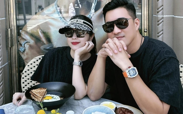 Hot mom Hằng Túi lên xe hoa lần 3, váy cưới "đụng hàng" Son Ye Jin?- Ảnh 3. Hot mom Hằng Túi lên xe hoa lần 3, váy cưới "đụng hàng" Son Ye Jin?- Ảnh 3.