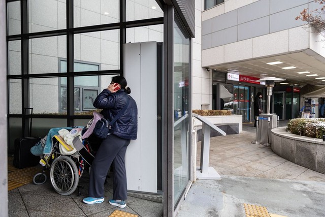Bác sĩ tư nhân giảm giờ làm, đóng cửa phòng khám cuối tuần để biểu tình, ngành y Hàn Quốc tiếp tục bị khủng hoảng- Ảnh 2.