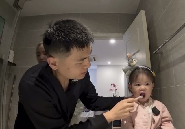 Idol nhí “Pam Iu Ơi” suýt trớ trong lần đầu lên sóng truyền hình, lí do tại ba Long Hạt Nhài?- Ảnh 1.