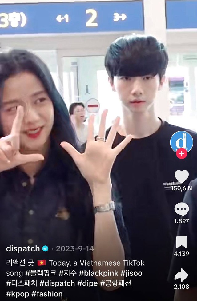 Dispatch "sơ hở" là chèn nhạc Việt: BLACKPINK catwalk trên nền "nhạc giật", drama Han So Hee quá hợp với bài mới Sơn Tùng!- Ảnh 1. Dispatch "sơ hở" là chèn nhạc Việt: BLACKPINK catwalk trên nền "nhạc giật", drama Han So Hee quá hợp với bài mới Sơn Tùng!- Ảnh 1.
