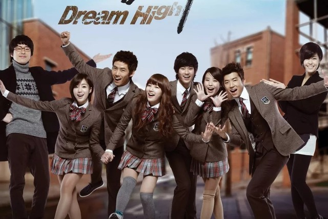 IU - Kim Soo Hyun: Đôi bạn thân quyền lực của làng giải trí, đến drama tình ái cũng giống nhau không ngờ!- Ảnh 1.