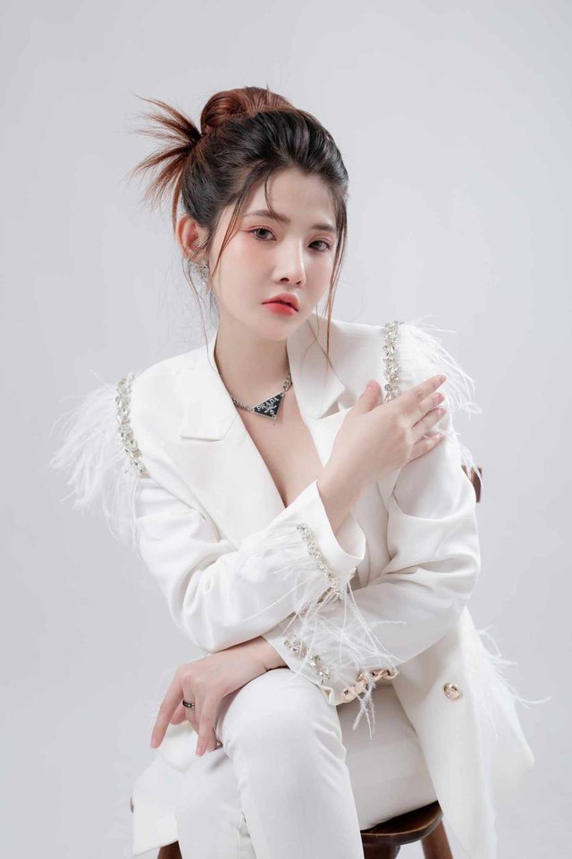 Chính thức: Nữ tuyển thủ đầu tiên của ĐTDV xuất hiện, game thủ rủ nhau sang làm "fan 20 năm" TDT Esports- Ảnh 2. Chính thức: Nữ tuyển thủ đầu tiên của ĐTDV xuất hiện, game thủ rủ nhau sang làm "fan 20 năm" TDT Esports- Ảnh 2.