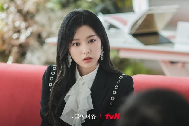 "Nữ hoàng nước mắt" Kim Ji Won thế chỗ Han So Hee sau scandal tình ái, netizen kháo nhau: "Sao không mời Hyeri"- Ảnh 3.