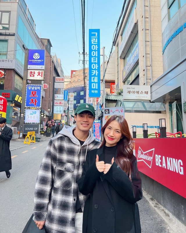 Hoà Minzy tái ngộ cầu thủ từng vướng nghi vấn hẹn hò, hát loạt hit cực tình cảm tại đám cưới Quang Hải- Ảnh 2. Hoà Minzy tái ngộ cầu thủ từng vướng nghi vấn hẹn hò, hát loạt hit cực tình cảm tại đám cưới Quang Hải- Ảnh 2.