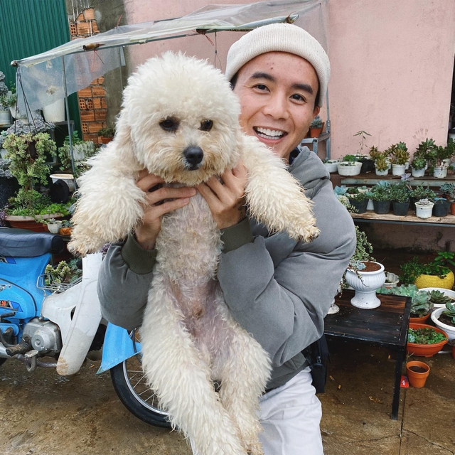 Thành viên chuyên đóng giả con gái trong nhóm hài nổi tiếng gây bất ngờ khi sống ẩn trong núi, từng xuất gia tu tập- Ảnh 4.