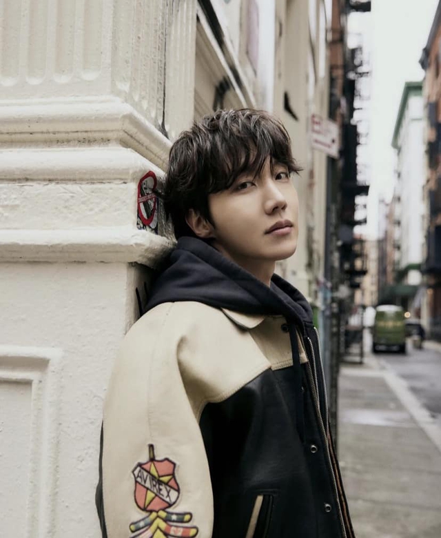 "Cỗ máy nhảy" BTS ra album: Collab với cả Jung Kook và em gái LE SSERAFIM, có ý nghĩa gì mà khiến fan thổn thức?- Ảnh 7.