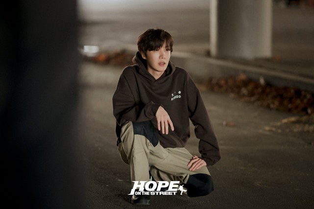 "Cỗ máy nhảy" BTS ra album: Collab với cả Jung Kook và em gái LE SSERAFIM, có ý nghĩa gì mà khiến fan thổn thức?- Ảnh 1.