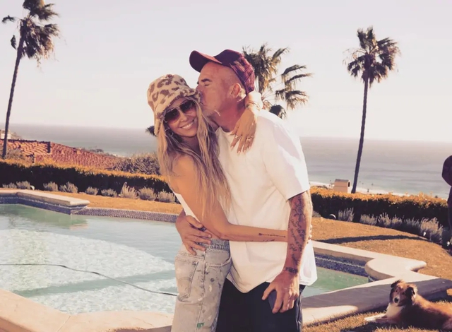 Mẹ Miley Cyrus bất ngờ thừa nhận hôn nhân trục trặc sau drama "cướp" bạn trai của con gái út- Ảnh 2.