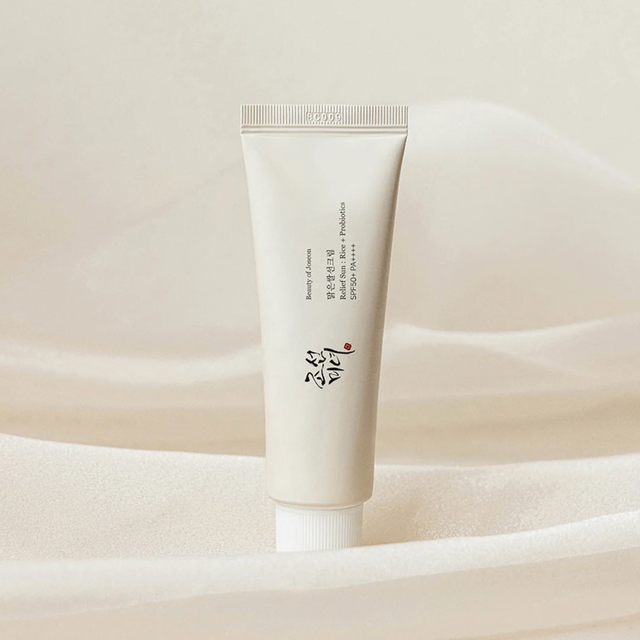 "Best seller" tại Olive Young: 5 kem chống nắng dưỡng ẩm "thần sầu", nàng dùng rồi dễ là sẽ giới thiệu cho người quen- Ảnh 7. "Best seller" tại Olive Young: 5 kem chống nắng dưỡng ẩm "thần sầu", nàng dùng rồi dễ là sẽ giới thiệu cho người quen- Ảnh 7.